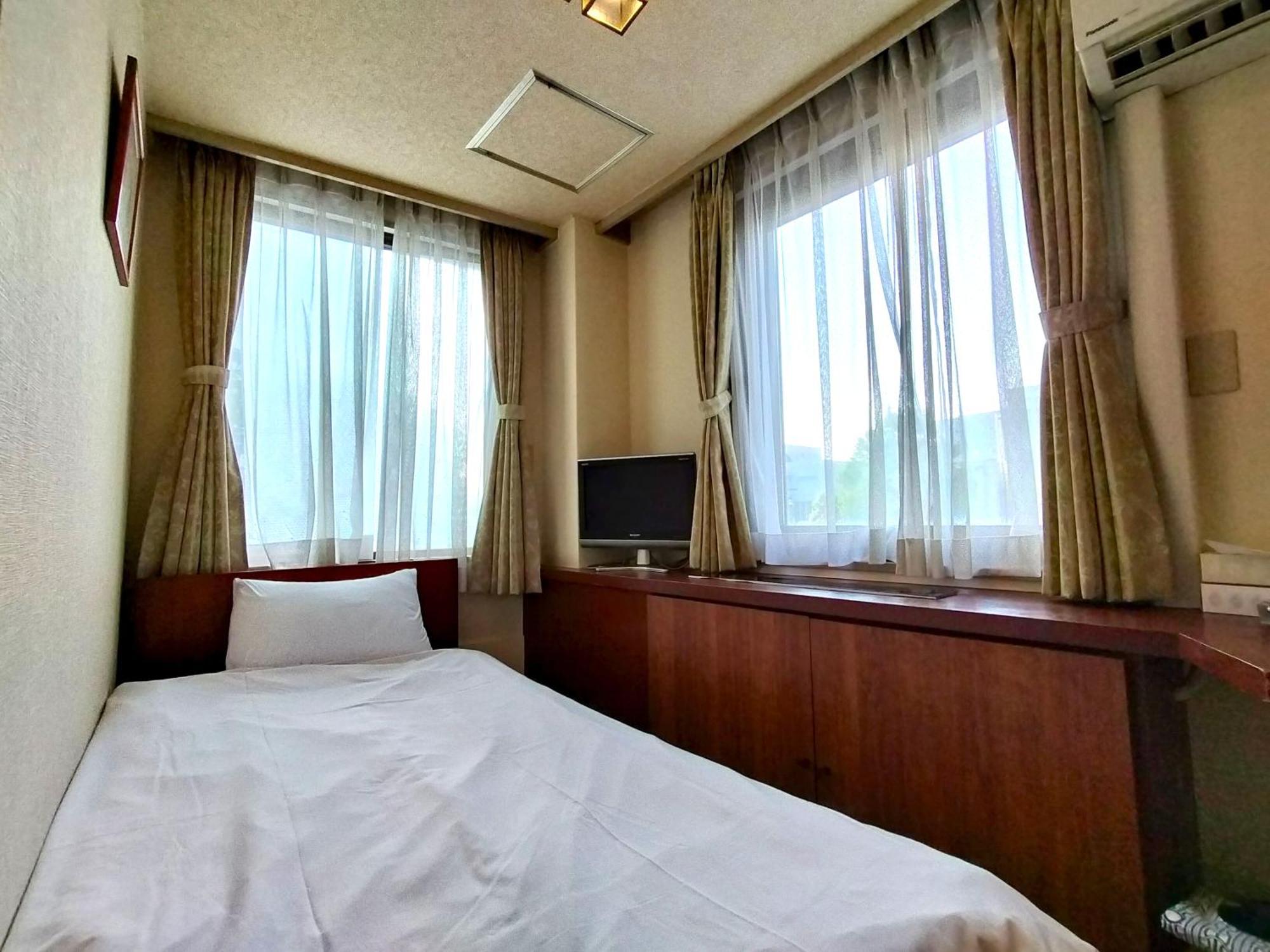 Tabist Business Hotel Takizawa Takasaki Station Nishiguchi Exterior foto